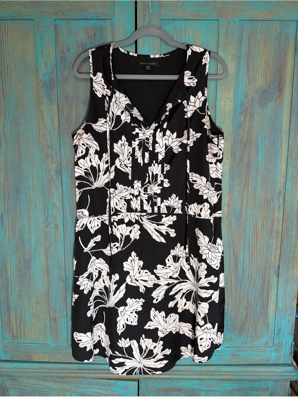 Banana Republic Black Sundress with White Floral Detail Size 10
